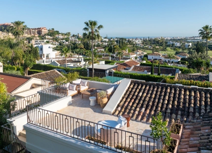 EXCEPTIONAL VILLA WITH STUNNING INTERIORS AND OUTDOOR SPACES IN NUEVA ANDALUCÍA