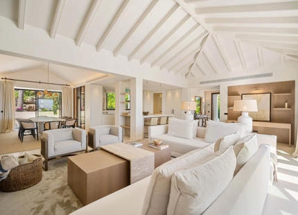 EXCEPTIONAL VILLA WITH STUNNING INTERIORS AND OUTDOOR SPACES IN NUEVA ANDALUCÍA