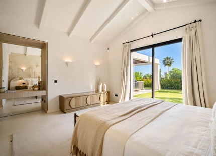 EXCEPTIONAL VILLA WITH STUNNING INTERIORS AND OUTDOOR SPACES IN NUEVA ANDALUCÍA
