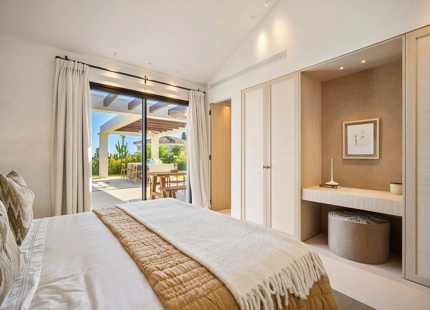 EXCEPTIONAL VILLA WITH STUNNING INTERIORS AND OUTDOOR SPACES IN NUEVA ANDALUCÍA