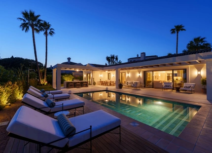 EXCEPTIONAL VILLA WITH STUNNING INTERIORS AND OUTDOOR SPACES IN NUEVA ANDALUCÍA