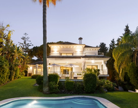 Villa for sale in Las Brisas, Nueva Andalucia