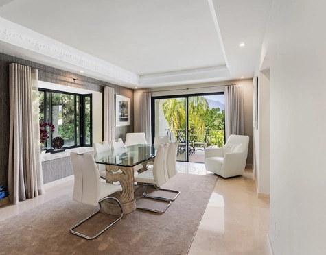 Villa for sale in Las Brisas, Nueva Andalucia