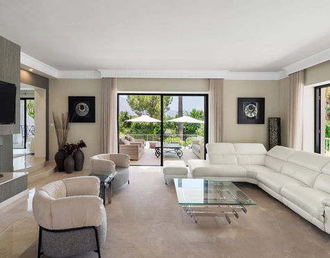 Villa for sale in Las Brisas, Nueva Andalucia