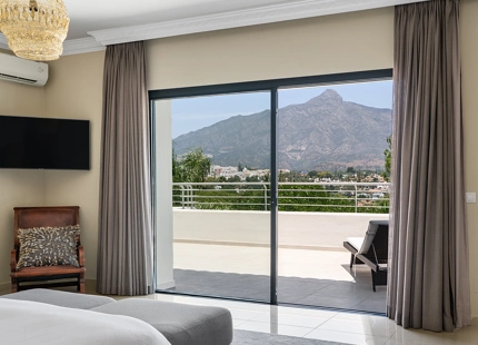 PRIVATE VILLA IN THE HEART OF NUEVA ANDALUCIA