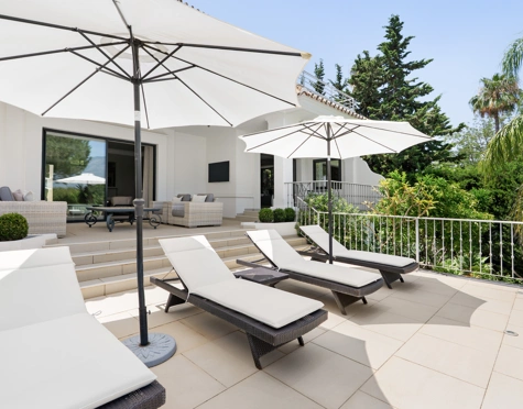 Villa for sale in Las Brisas, Nueva Andalucia