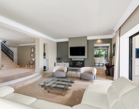 Villa for sale in Las Brisas, Nueva Andalucia