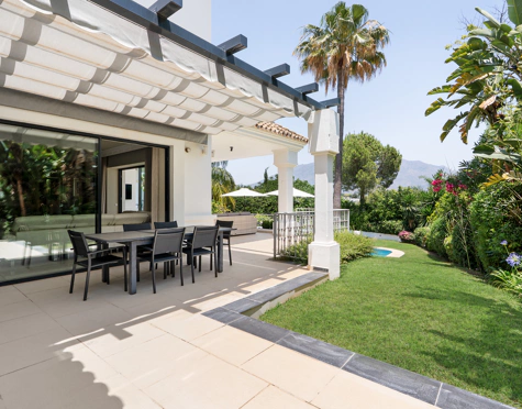 Villa for sale in Las Brisas, Nueva Andalucia