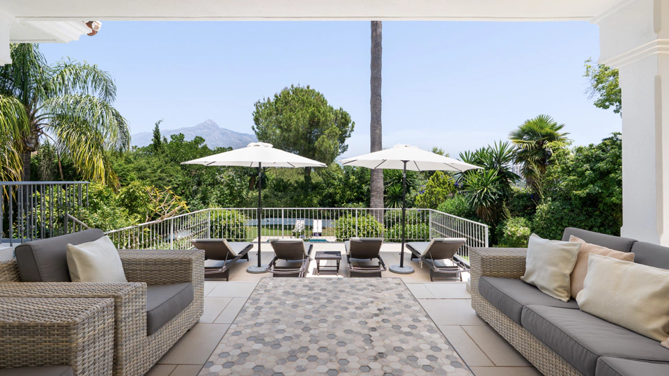 Villa for sale in Las Brisas, Nueva Andalucia
