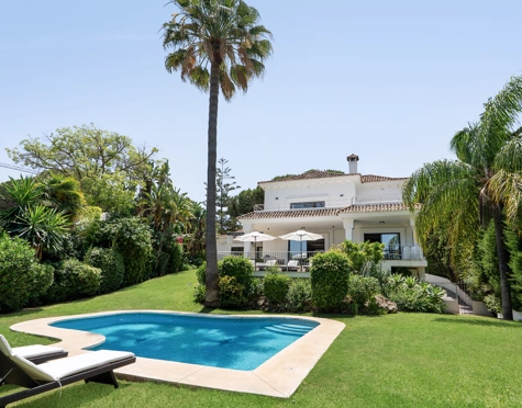 Villa for sale in Las Brisas, Nueva Andalucia