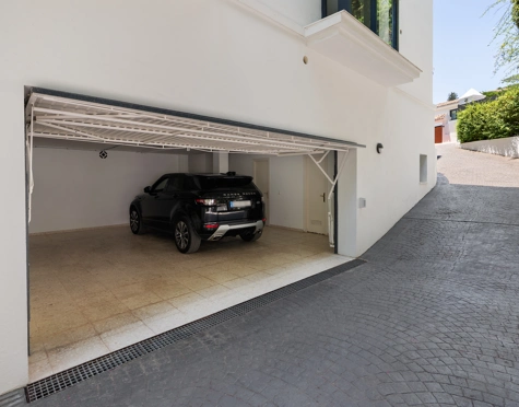 Villa for sale in Las Brisas, Nueva Andalucia