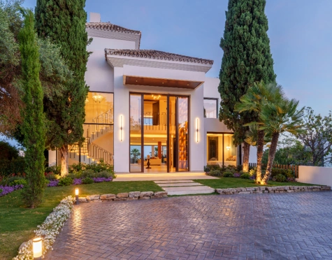 Villa en venta en Los Naranjos, Nueva Andalucia