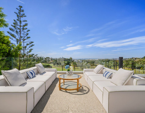 Villa en venta en Los Naranjos, Nueva Andalucia