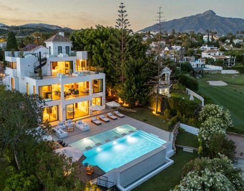 Villa en venta en Los Naranjos, Nueva Andalucia