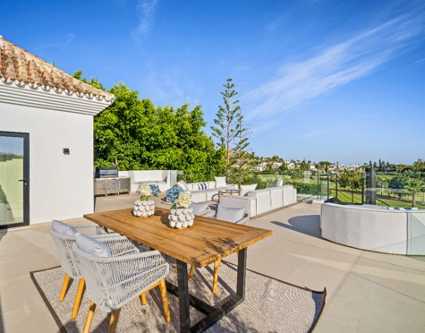 Villa en venta en Los Naranjos, Nueva Andalucia