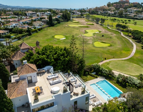 Villa en venta en Los Naranjos, Nueva Andalucia