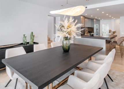 EXCLUSIVO ÁTICO DÚPLEX EN PRIMERA LÍNEA DE PLAYA A PASOS DE PUERTO BANÚS, MARBELLA