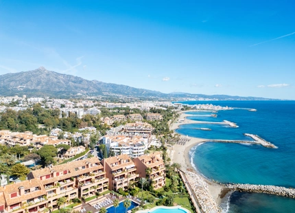 EXCLUSIVO ÁTICO DÚPLEX EN PRIMERA LÍNEA DE PLAYA A PASOS DE PUERTO BANÚS, MARBELLA