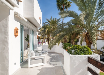 EXCLUSIVO ÁTICO DÚPLEX EN PRIMERA LÍNEA DE PLAYA A PASOS DE PUERTO BANÚS, MARBELLA