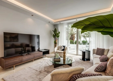 EXCLUSIVO ÁTICO DÚPLEX EN PRIMERA LÍNEA DE PLAYA A PASOS DE PUERTO BANÚS, MARBELLA