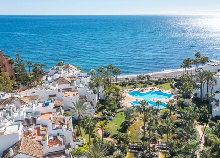 EXCLUSIVO ÁTICO DÚPLEX EN PRIMERA LÍNEA DE PLAYA A PASOS DE PUERTO BANÚS, MARBELLA
