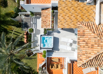 EXCLUSIVO ÁTICO DÚPLEX EN PRIMERA LÍNEA DE PLAYA A PASOS DE PUERTO BANÚS, MARBELLA