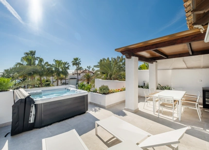 EXCLUSIVO ÁTICO DÚPLEX EN PRIMERA LÍNEA DE PLAYA A PASOS DE PUERTO BANÚS, MARBELLA