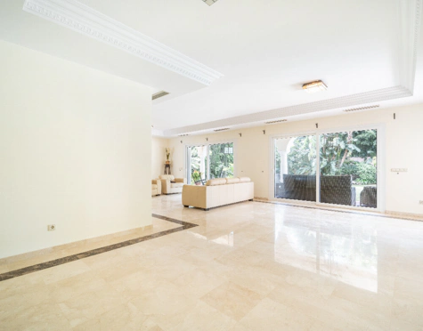 Villa for sale in Paraiso Barronal, Estepona East