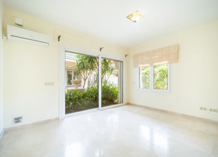 VILLA TIPICA ANDALUZA JUNTO AL MAR EN ESTEPONA ESTE