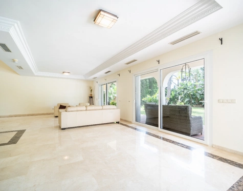 Villa for sale in Paraiso Barronal, Estepona East
