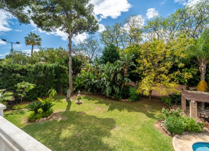 VILLA TIPICA ANDALUZA JUNTO AL MAR EN ESTEPONA ESTE