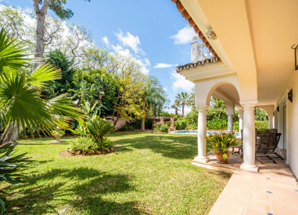 VILLA TIPICA ANDALUZA JUNTO AL MAR EN ESTEPONA ESTE