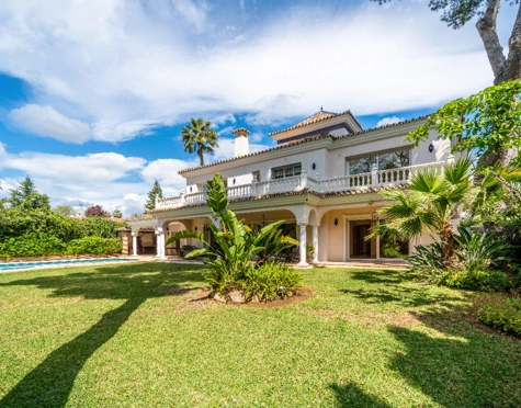 Villa for sale in Paraiso Barronal, Estepona East