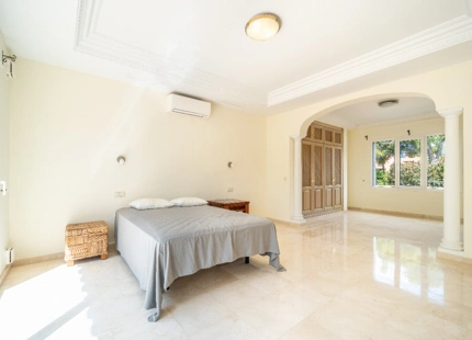 VILLA TIPICA ANDALUZA JUNTO AL MAR EN ESTEPONA ESTE