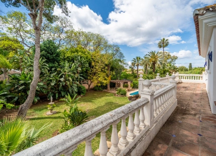 VILLA TIPICA ANDALUZA JUNTO AL MAR EN ESTEPONA ESTE