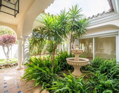 Villa for sale in Paraiso Barronal, Estepona East