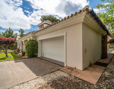 Villa for sale in Paraiso Barronal, Estepona East
