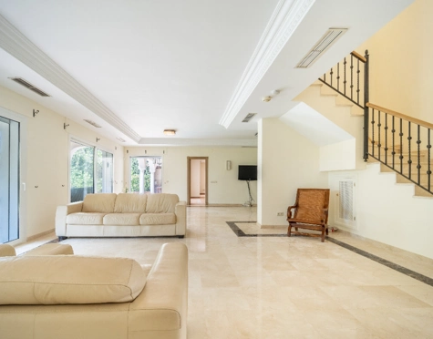 Villa for sale in Paraiso Barronal, Estepona East