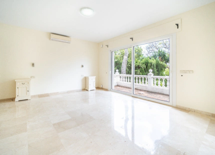 VILLA TIPICA ANDALUZA JUNTO AL MAR EN ESTEPONA ESTE