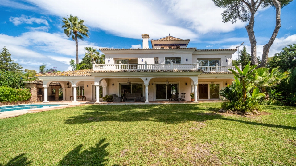 Villa en venta en Paraiso Barronal, Estepona Este