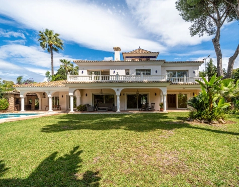 Villa for sale in Paraiso Barronal, Estepona East