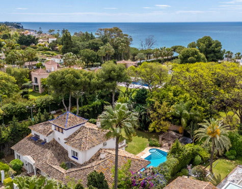Villa for sale in Paraiso Barronal, Estepona East