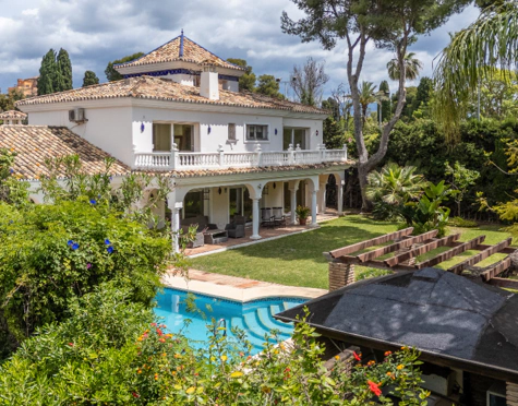 Villa en venta en Paraiso Barronal, Estepona East