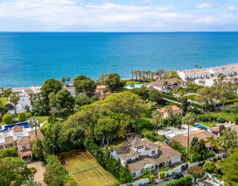 Villa for sale in Paraiso Barronal, Estepona East