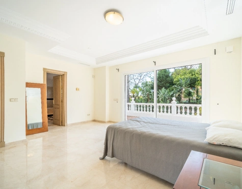Villa for sale in Paraiso Barronal, Estepona East