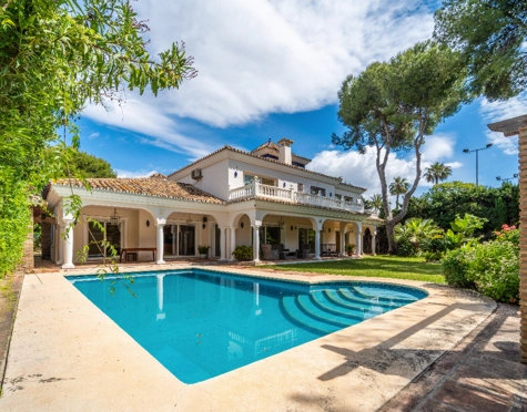 Villa for sale in Paraiso Barronal, Estepona East