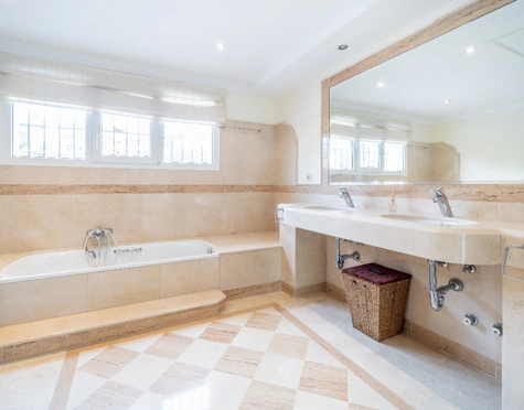 Villa for sale in Paraiso Barronal, Estepona East