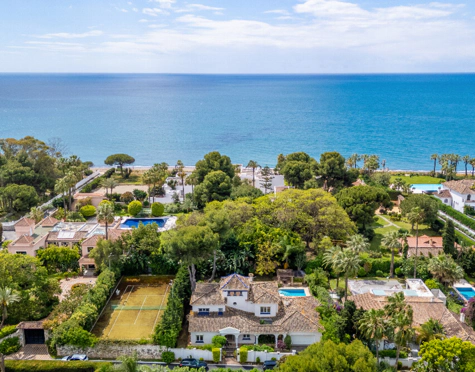 Villa for sale in Paraiso Barronal, Estepona East