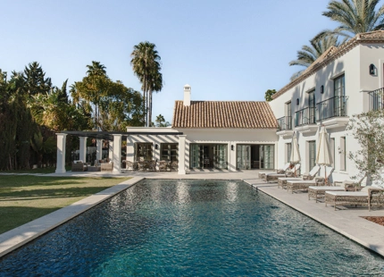 VILLA REFINADA EN EL CORAZÓN DEL VALLE DEL GOLF DE NUEVA ANDALUCÍA