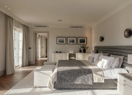 VILLA REFINADA EN EL CORAZÓN DEL VALLE DEL GOLF DE NUEVA ANDALUCÍA